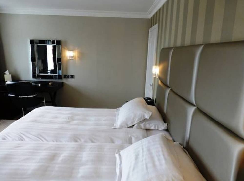 The Cliff Hotel Twin Room 2