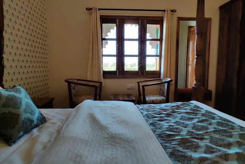 Hotel Rajasi Deluxe Room 3