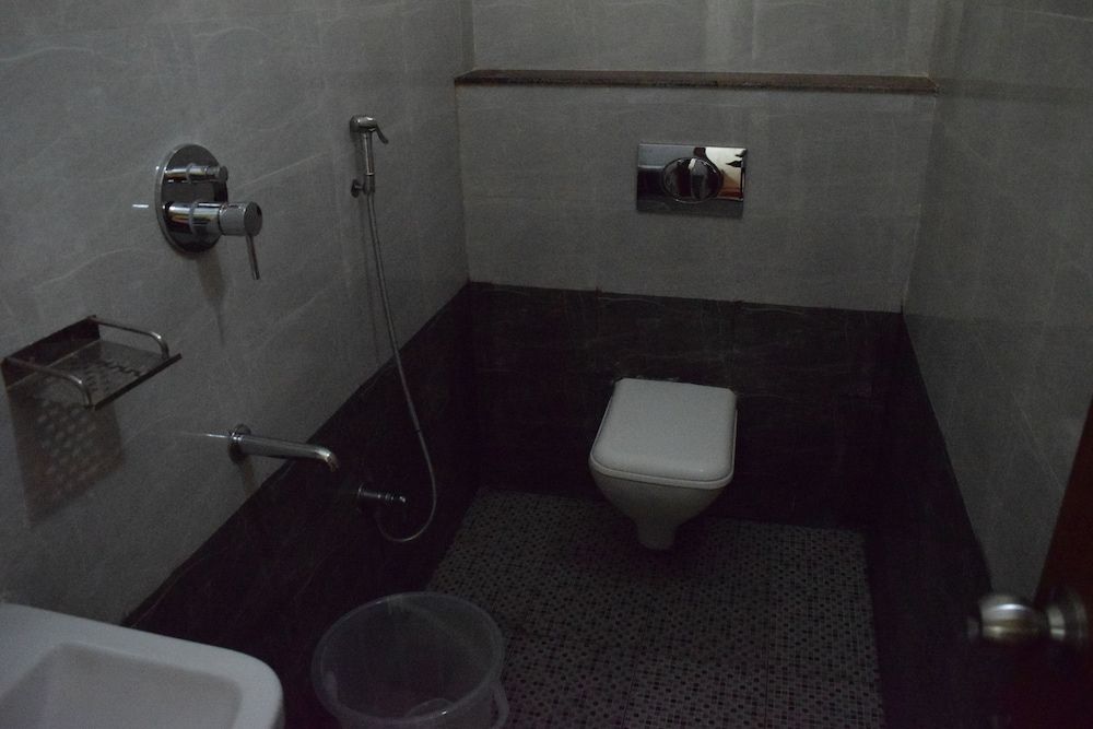 Sri Ganesh Mahal Guest House Standard Double Ac Room 8