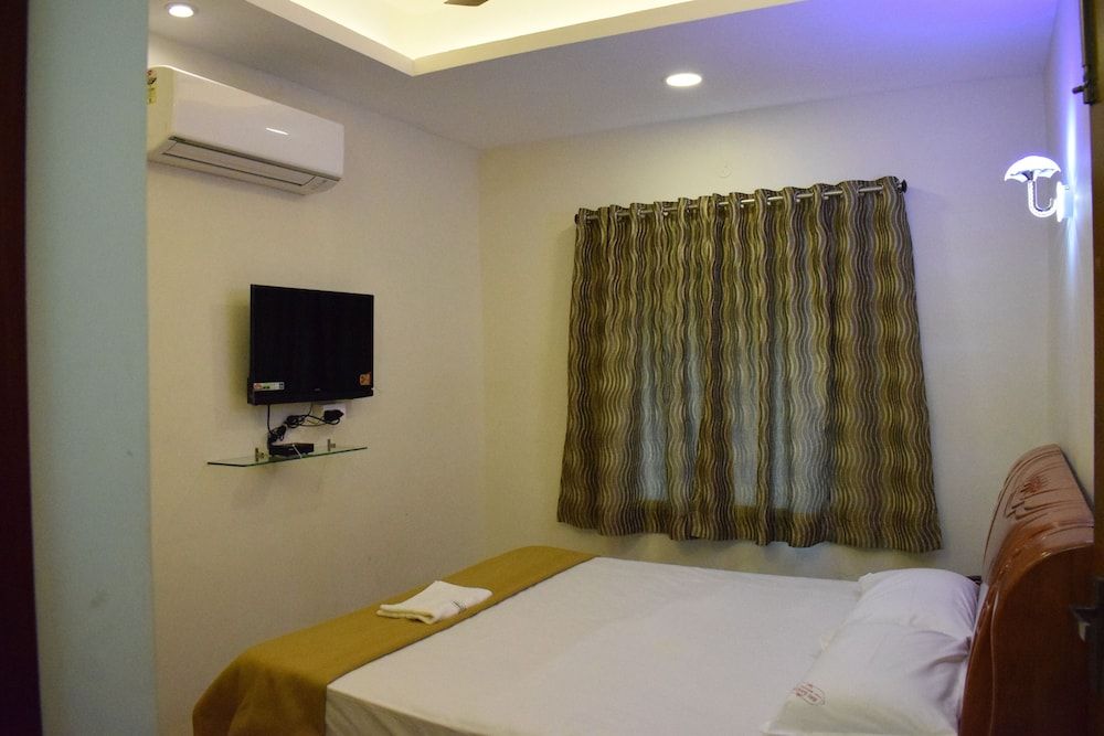 Sri Ganesh Mahal Guest House Standard Double Ac Room 4