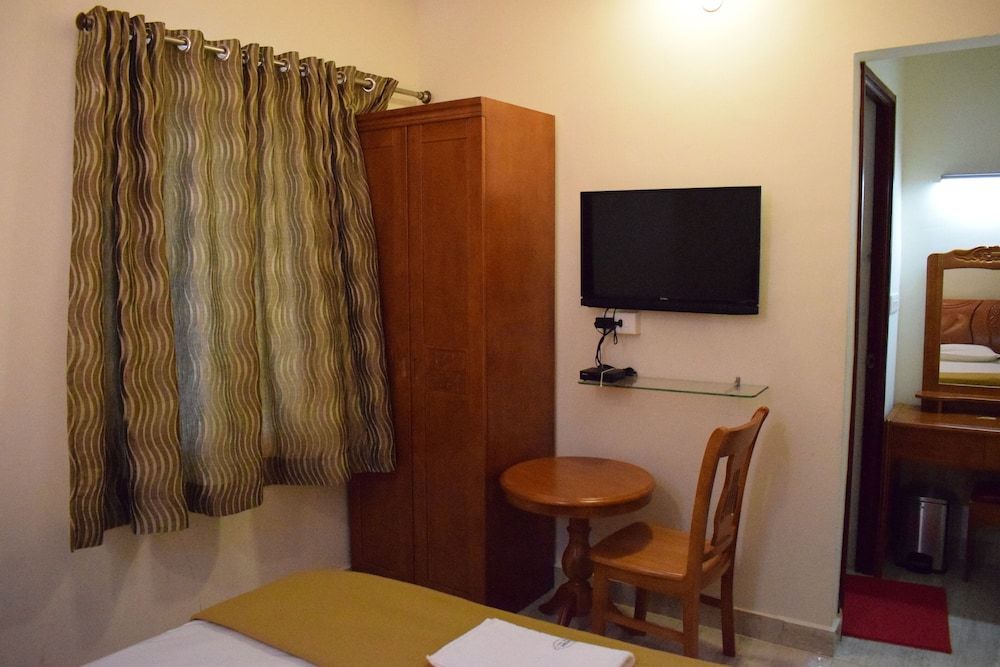 Sri Ganesh Mahal Guest House Standard Double Ac Room 10