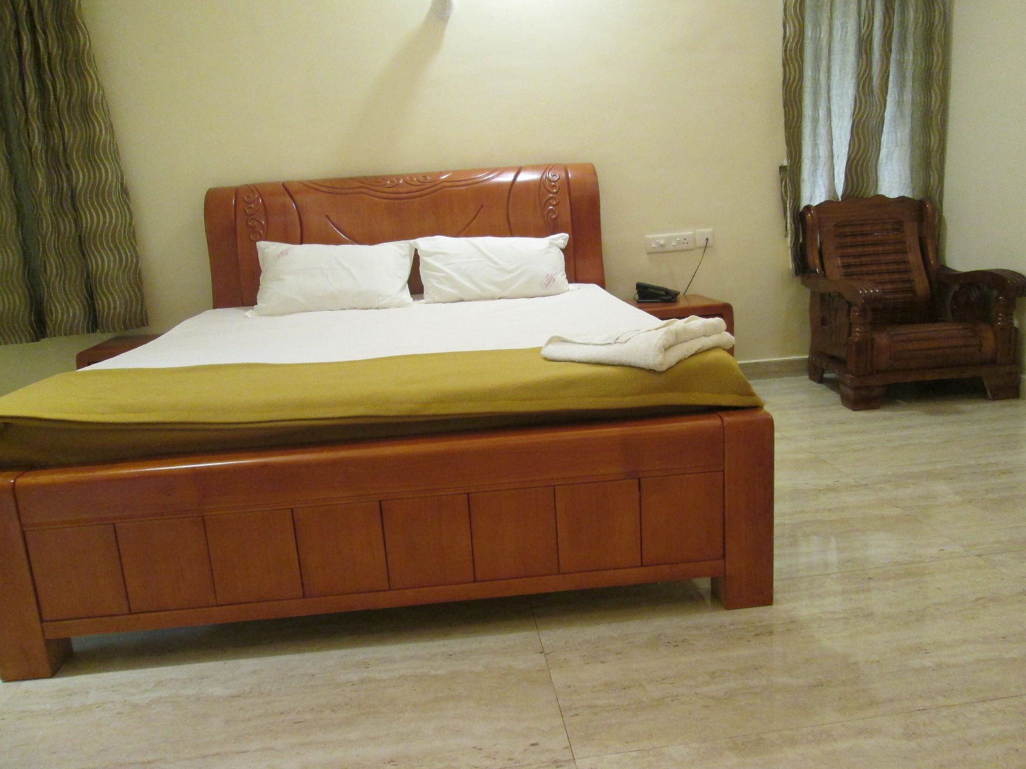Sri Ganesh Mahal Guest House Standard Double Ac Room 6