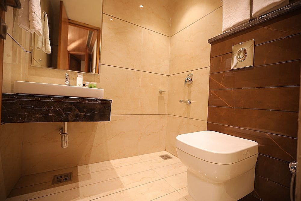 TreeHouse London Street Deluxe Room 9