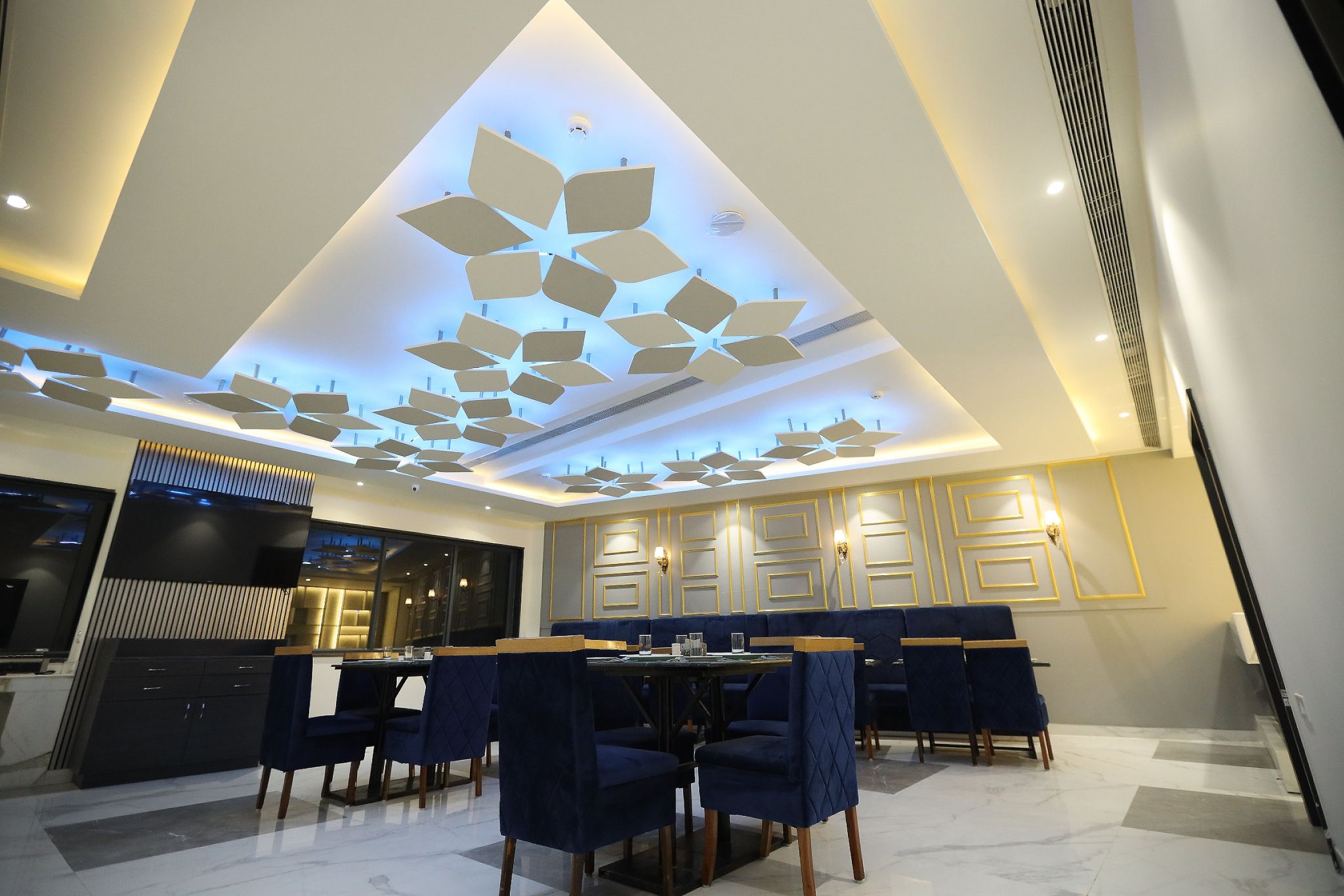 Food & Dining