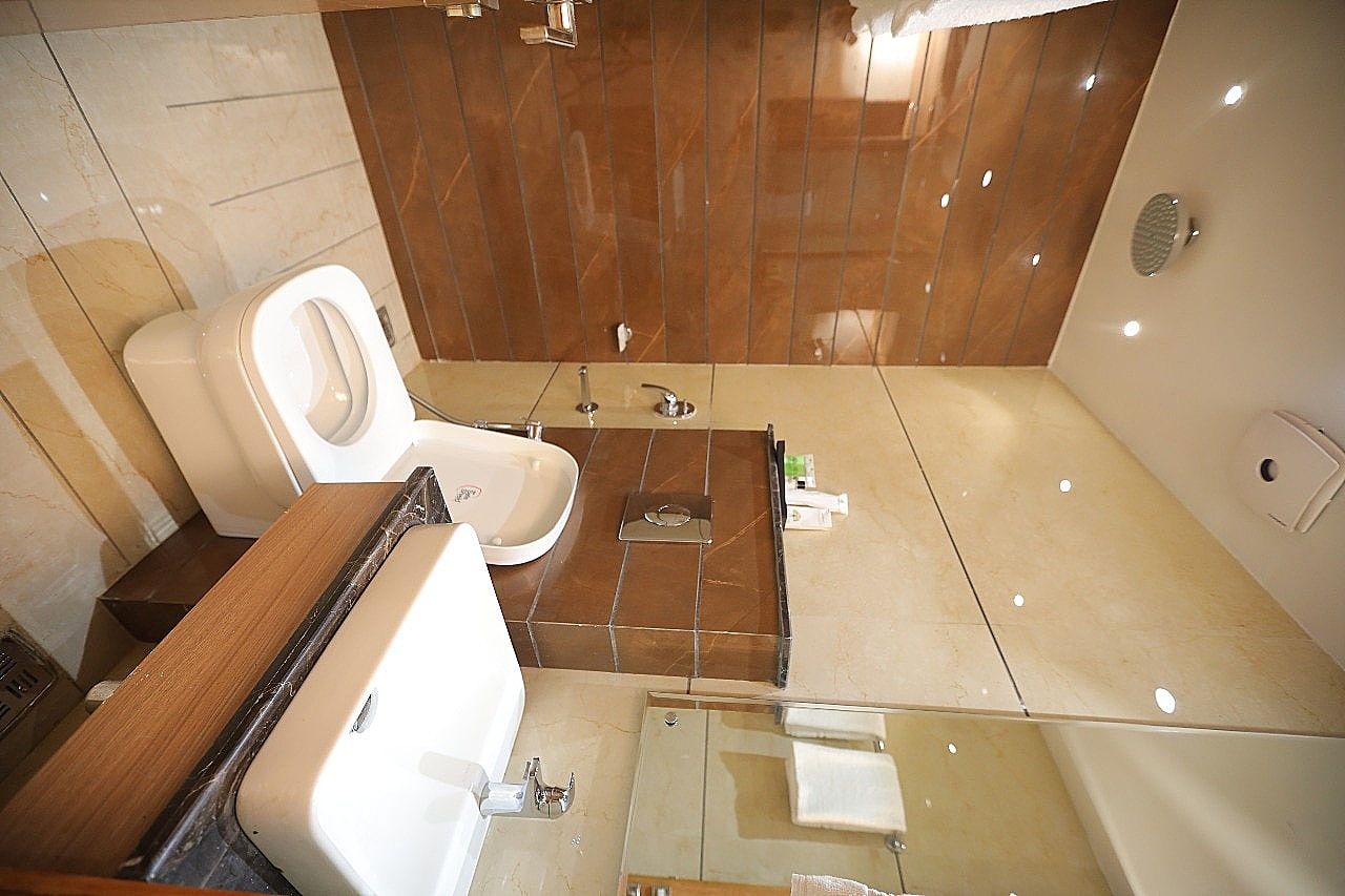 TreeHouse London Street Deluxe Room 13