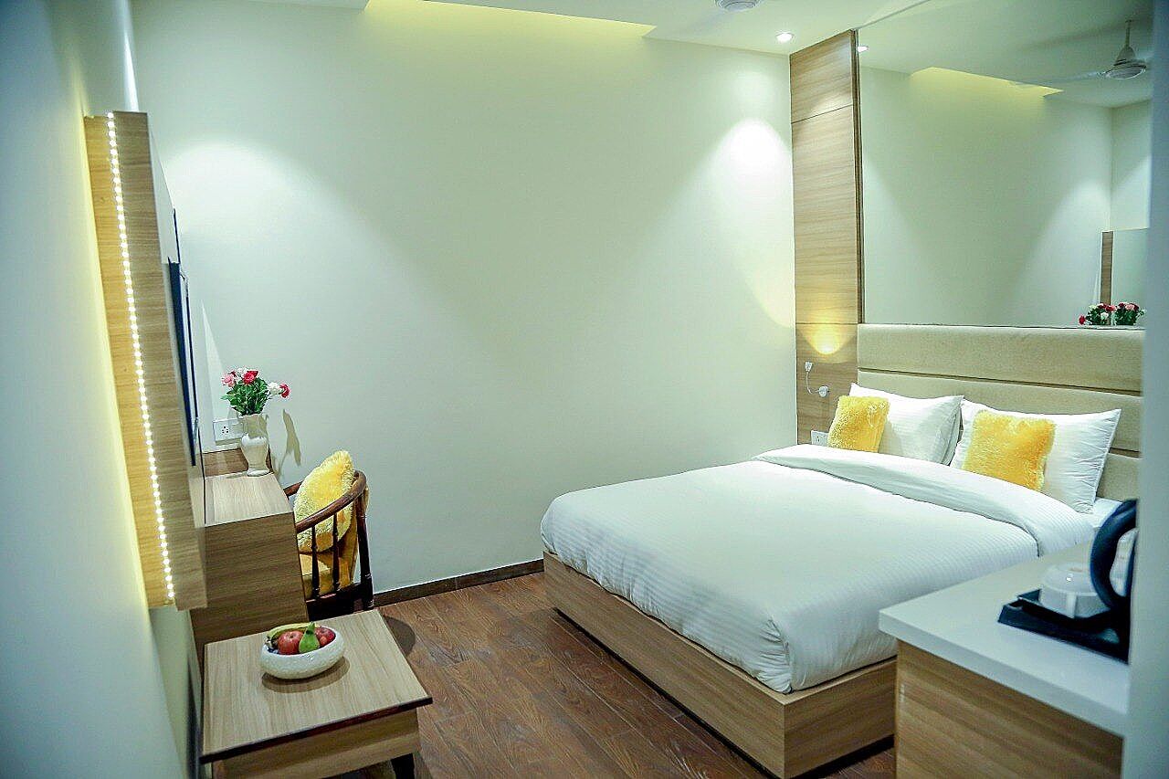 TreeHouse London Street Deluxe Room 5