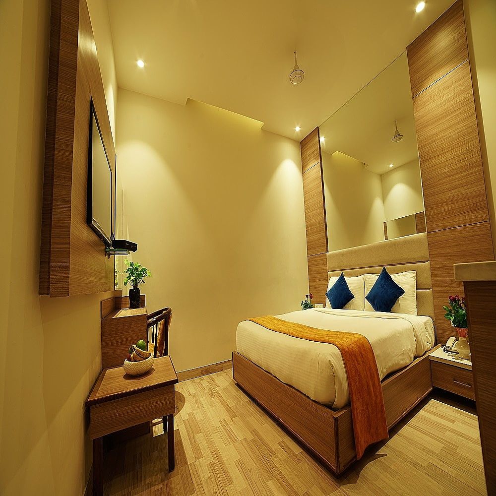 TreeHouse London Street Deluxe Room 2