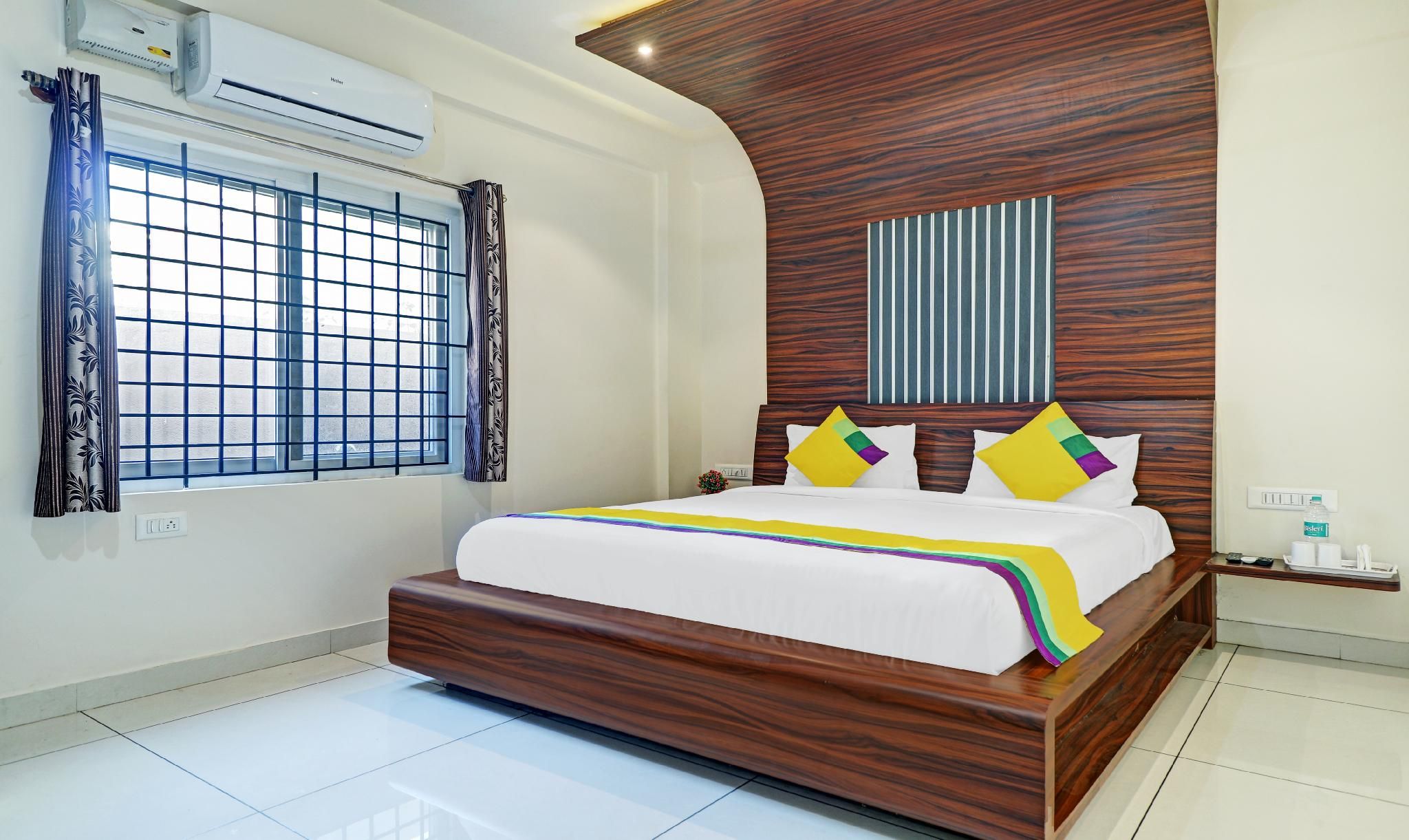 Itsy Hotels Colors Stay Economy Double Room