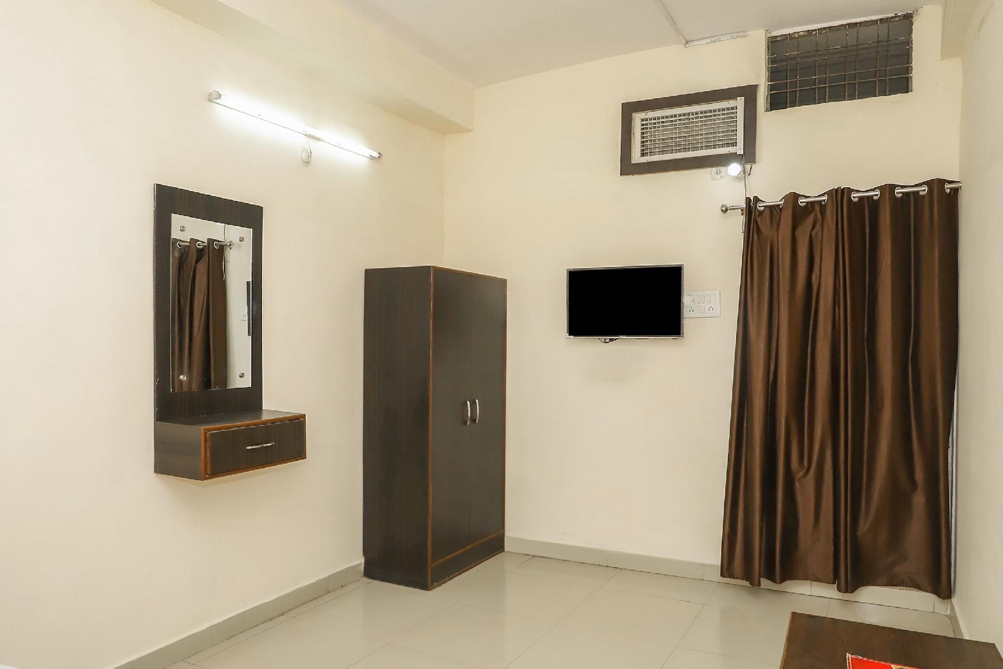undefined OYO Hotel Duke Inn 6