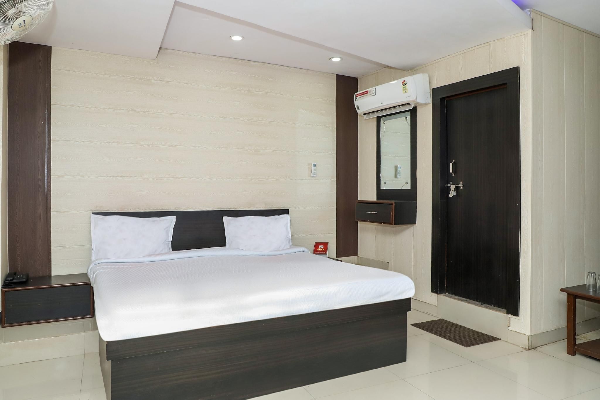 undefined OYO Hotel Duke Inn 9