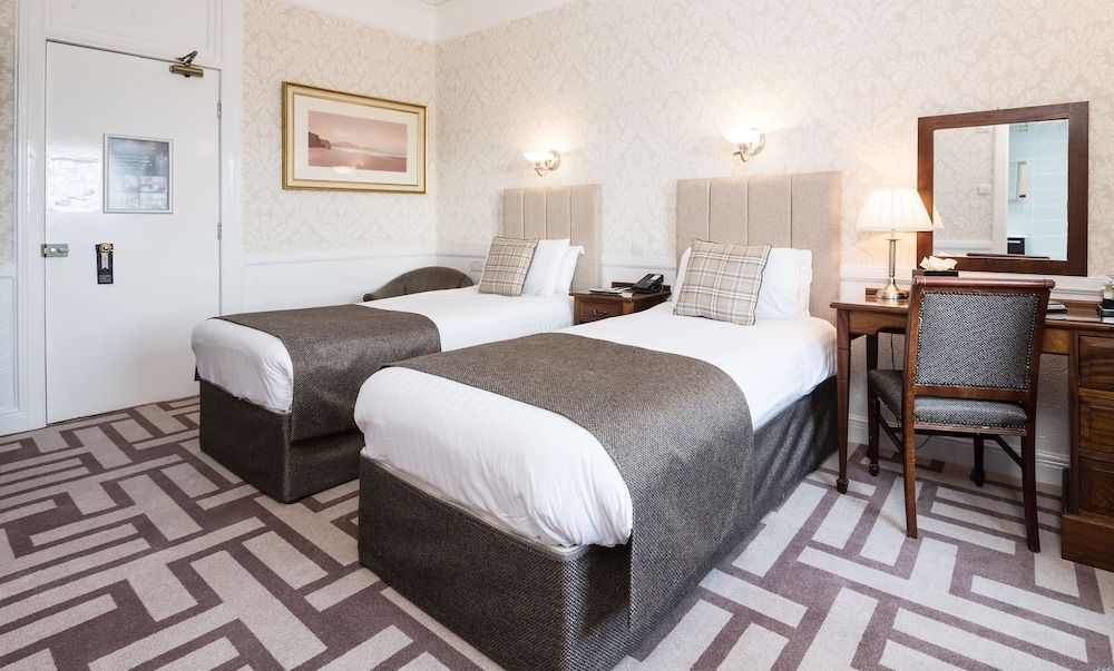 Atholl Palace Hotel Twin Room with Valley View 4