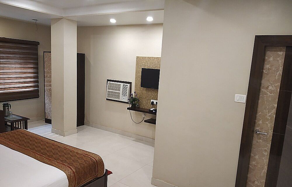 Hotel Aadesh Palace Deluxe Room 3