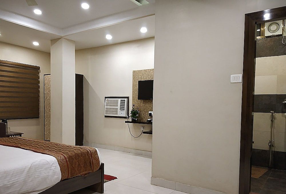 Hotel Aadesh Palace Deluxe Room 5