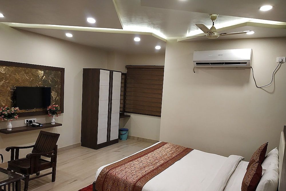 Hotel Aadesh Palace Deluxe Room 7