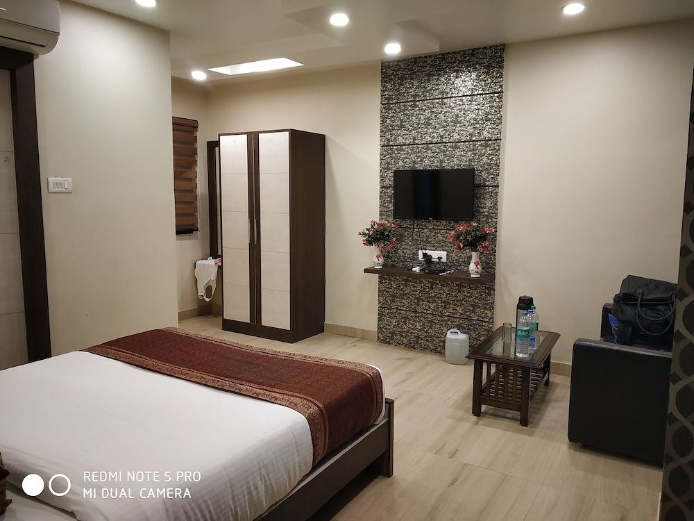 Hotel Aadesh Palace Deluxe Room 2