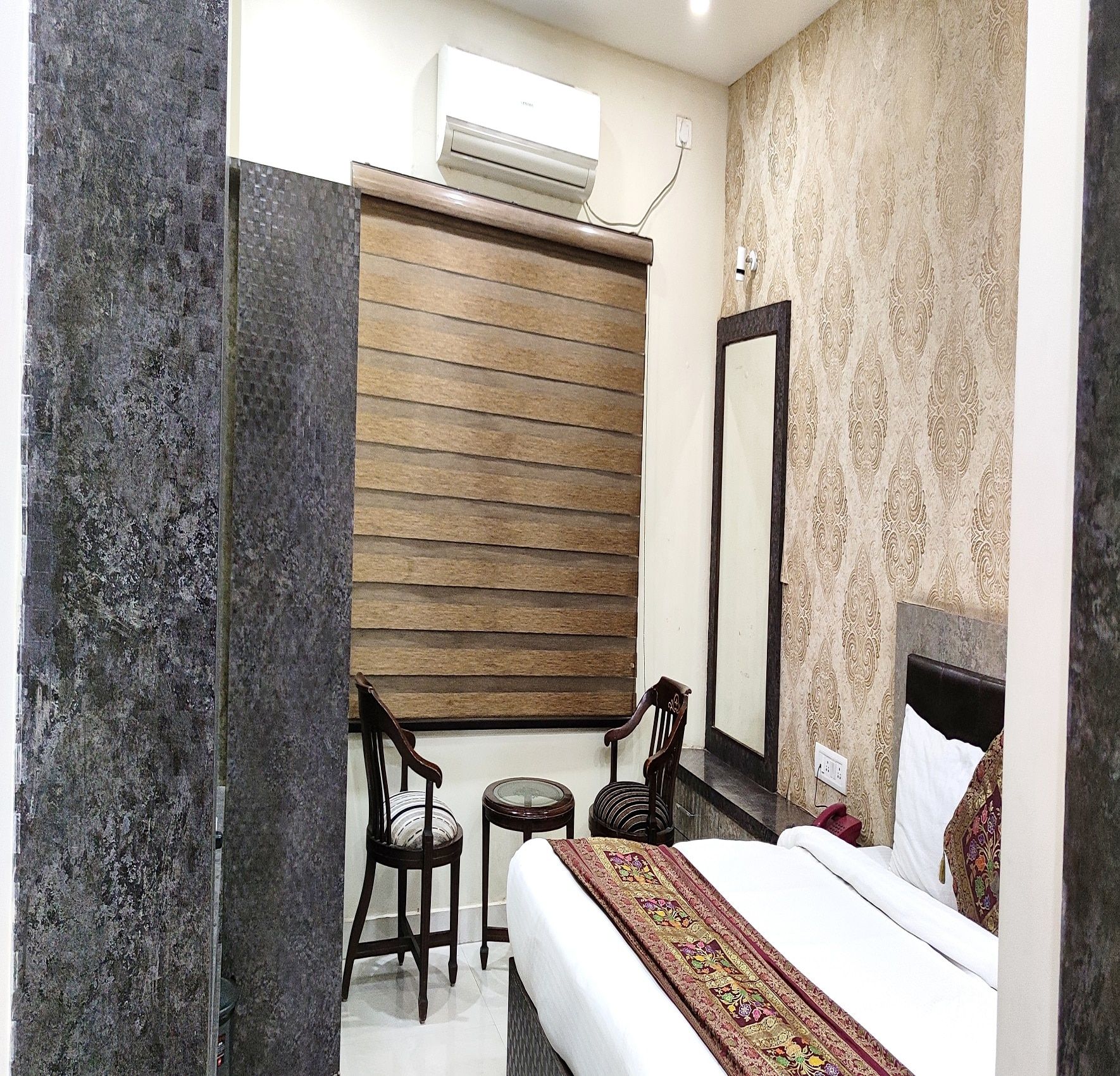 Hotel Aadesh Palace Deluxe Room 11