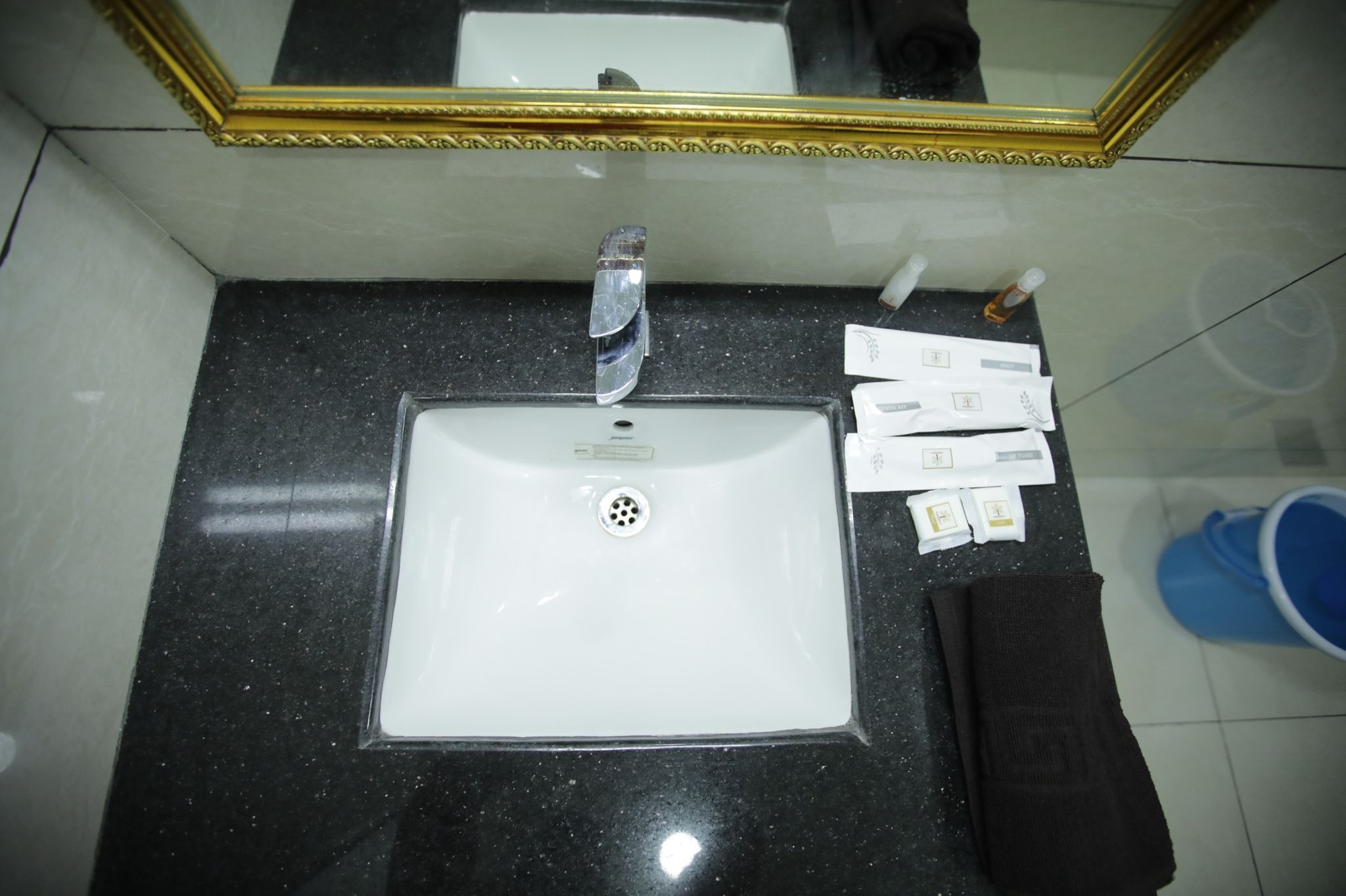 I Residency Deluxe Room 18