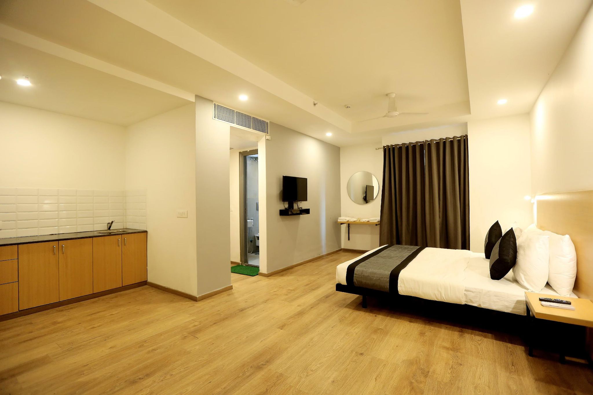 undefined The Roseman Hotel & Suites 9