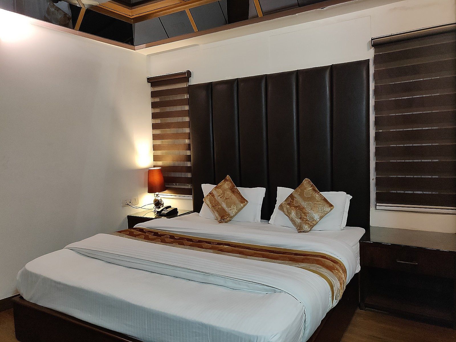 Hotel Shiwalik Regency - The Mall Road Standard Room (Non View) 6