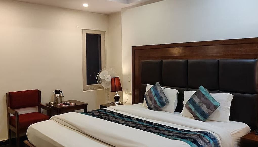 Hotel Shiwalik Regency - The Mall Road Standard Room (Non View) 12