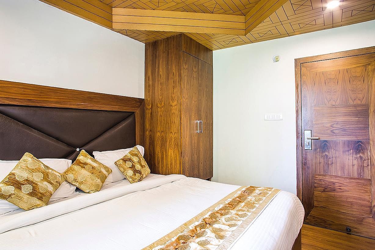 Corner Deluxe(with Balcony and Hill View)- with only one way pick up from lift to the hotel