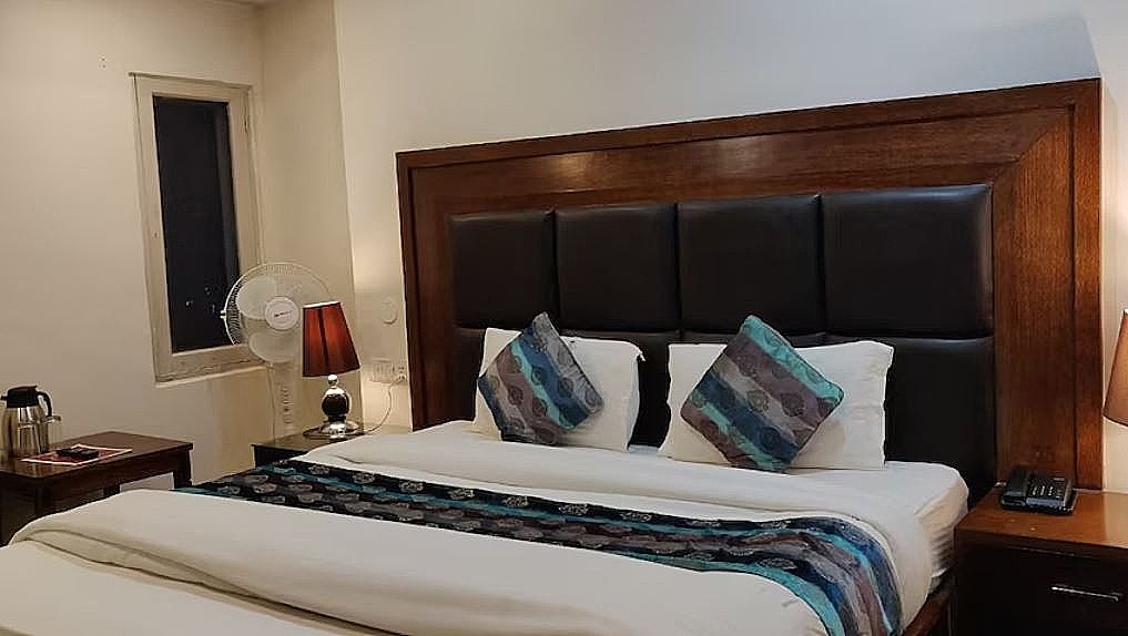 Hotel Shiwalik Regency - The Mall Road Standard Room (Non View) 11