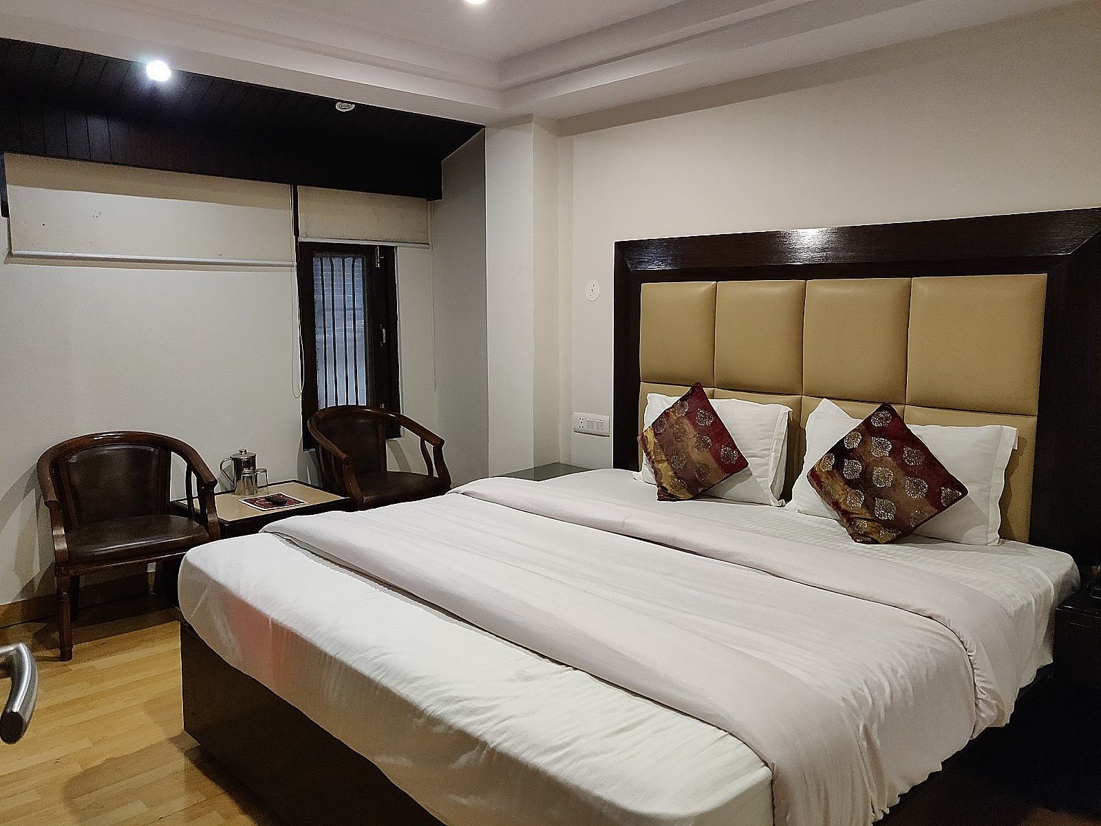 Hotel Shiwalik Regency - The Mall Road Standard Room (Non View) 8