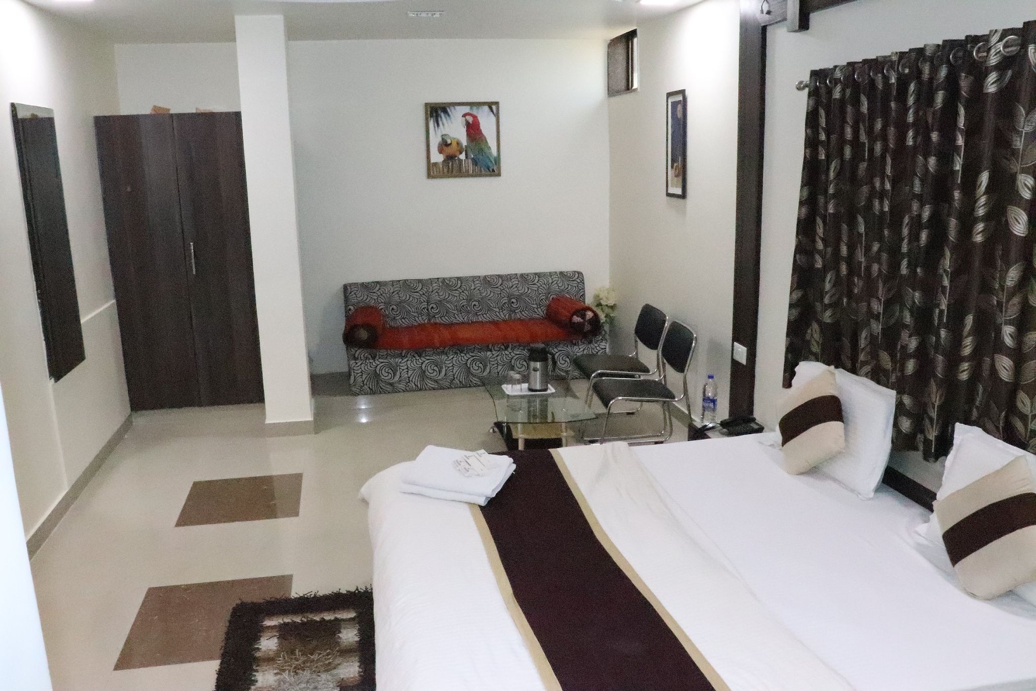 Hotel Sai Palace Deluxe Double Room 2