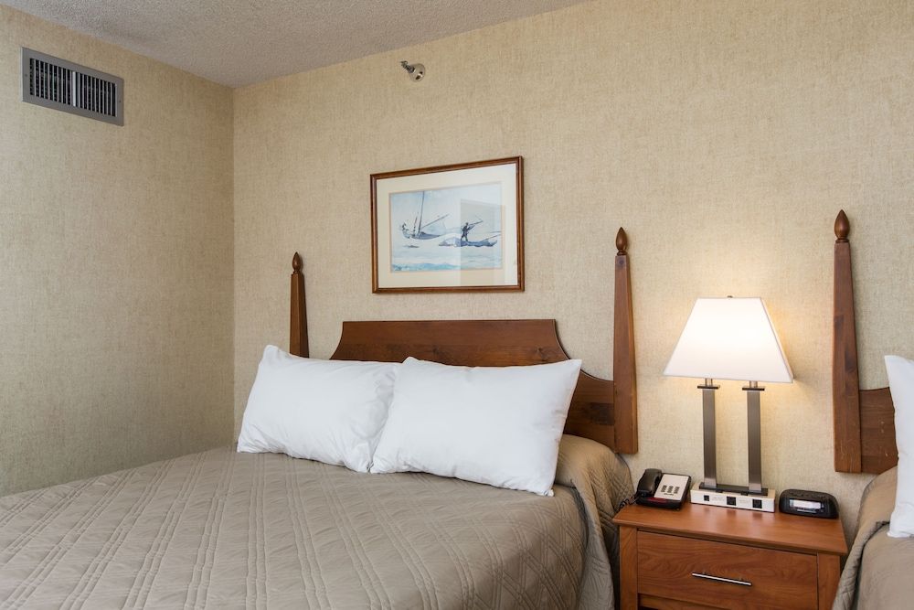 Commodores Inn Deluxe Room, 2 Queen Beds. Pet Availability Limited. Please inform of pets at time of booking. 4