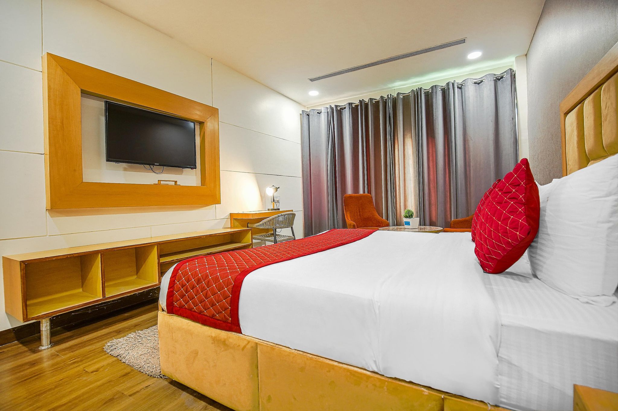 Queen Room (Garden View)