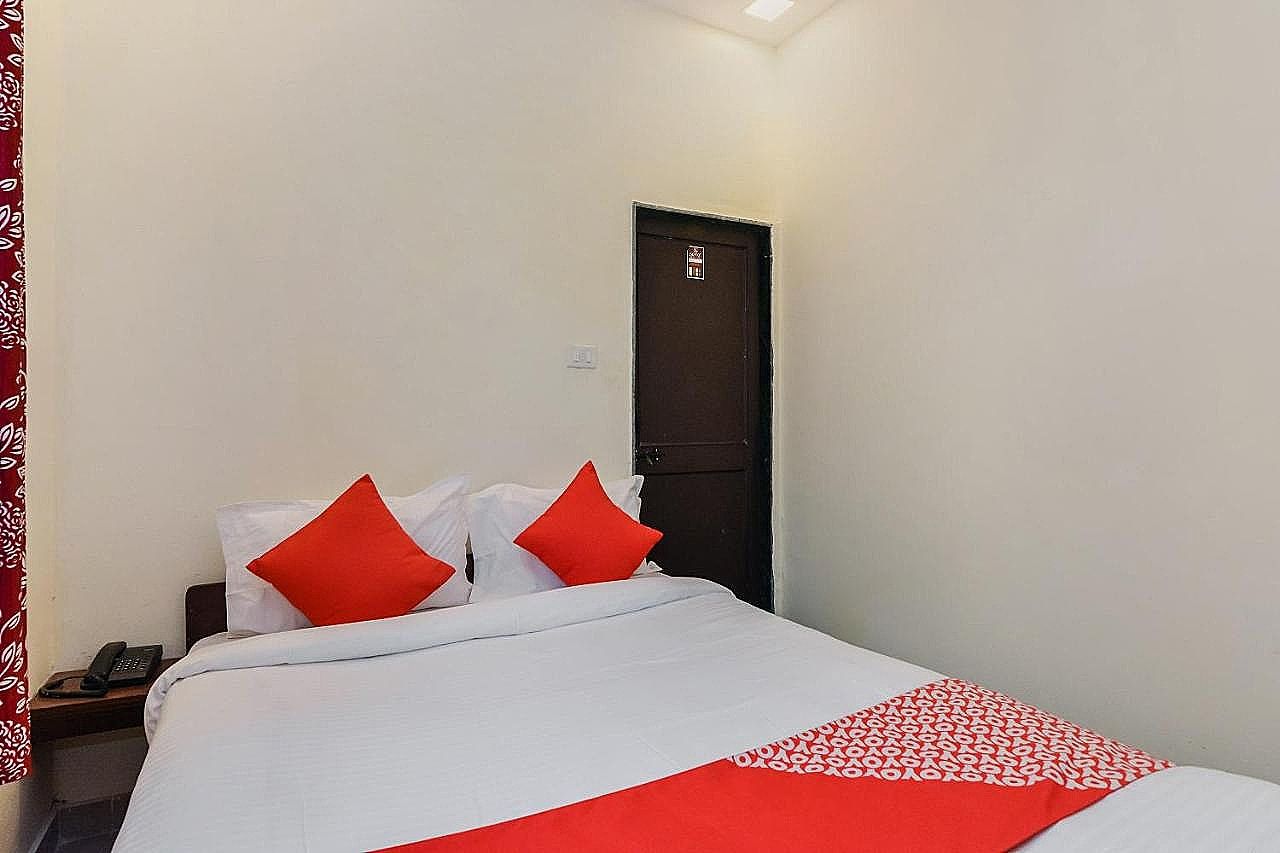 Hotel Devi Residency Deluxe Double Room 3