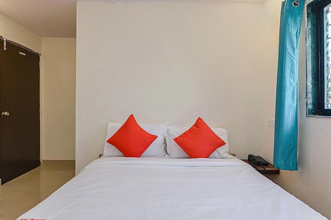 Hotel Devi Residency Deluxe Double Room 2