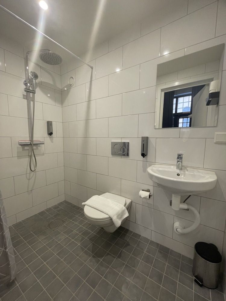 Unique Hotel Economy Twin Room, No Windows, Courtyard Area 2