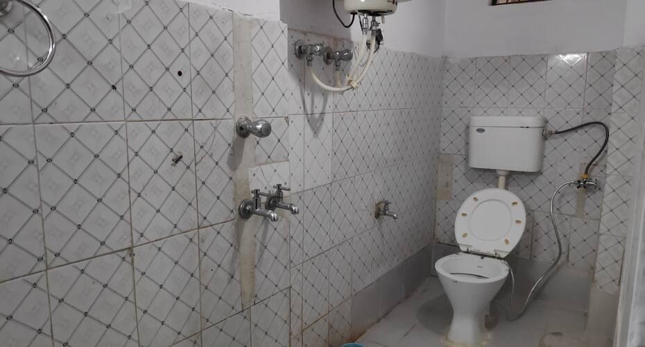 Hotel Brahma Kamal Deluxe Four Bed 2