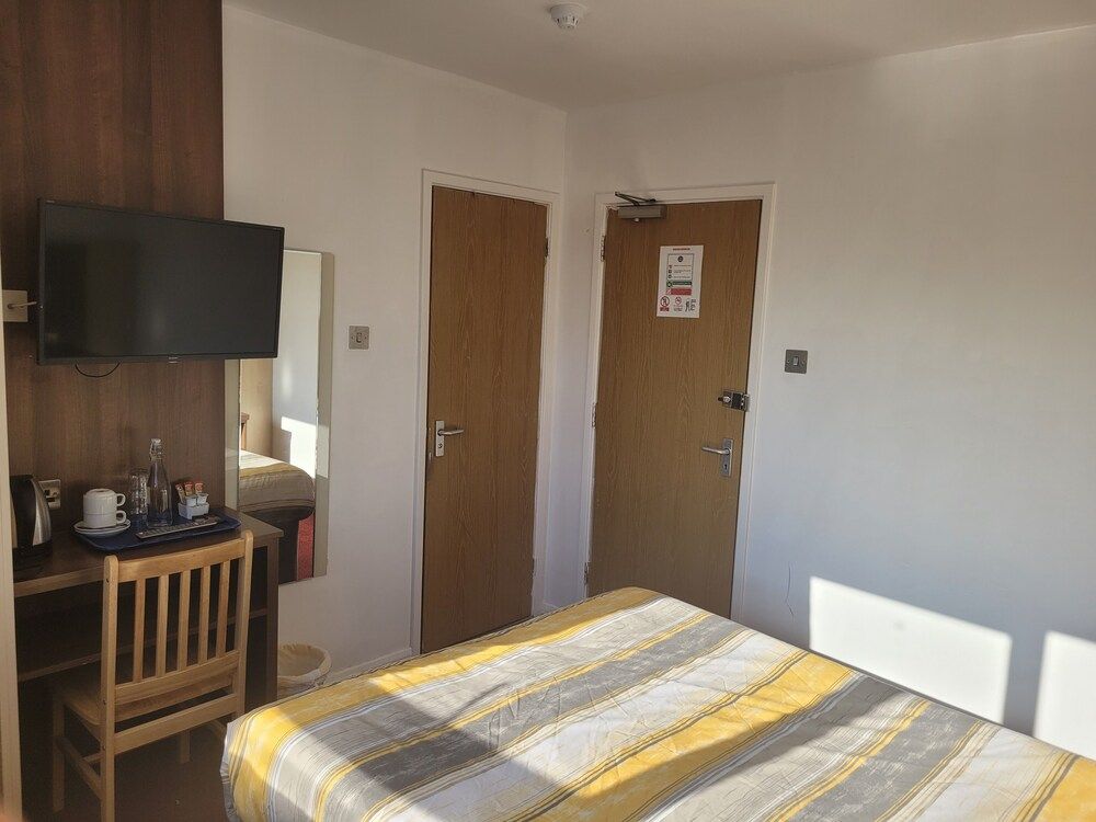 The Gatwick White House Hotel Superior Double Room 4