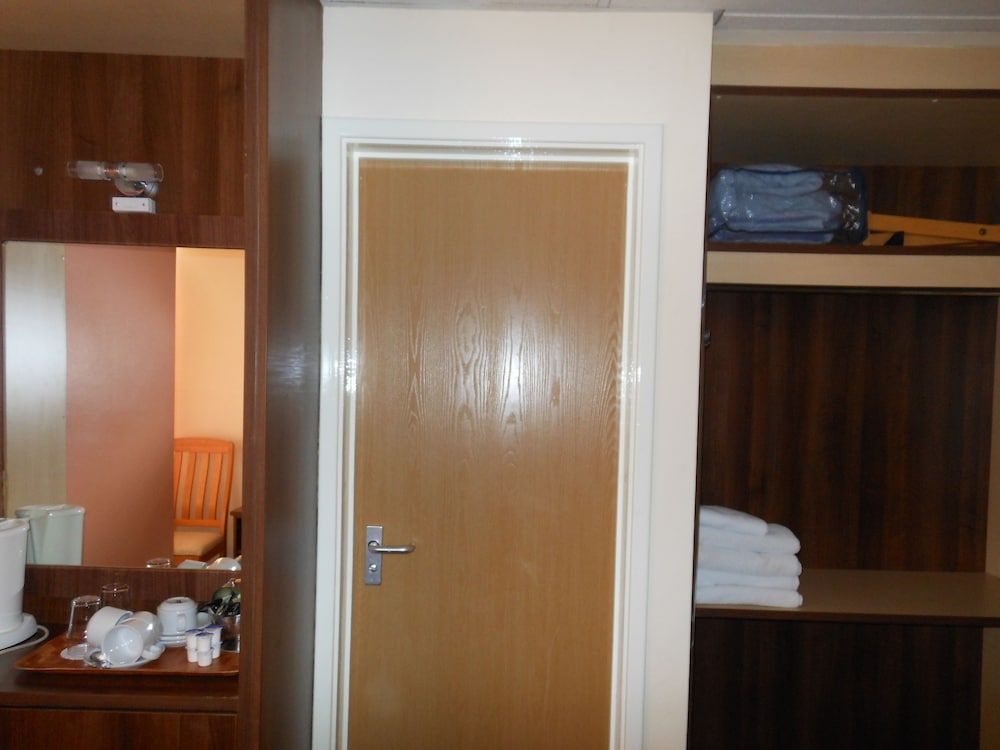 The Gatwick White House Hotel Superior Double Room 16