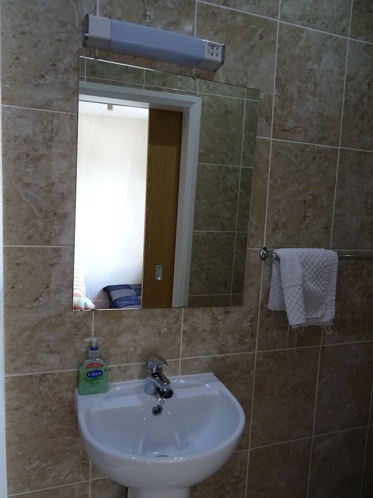 The Gatwick White House Hotel Superior Double Room 11