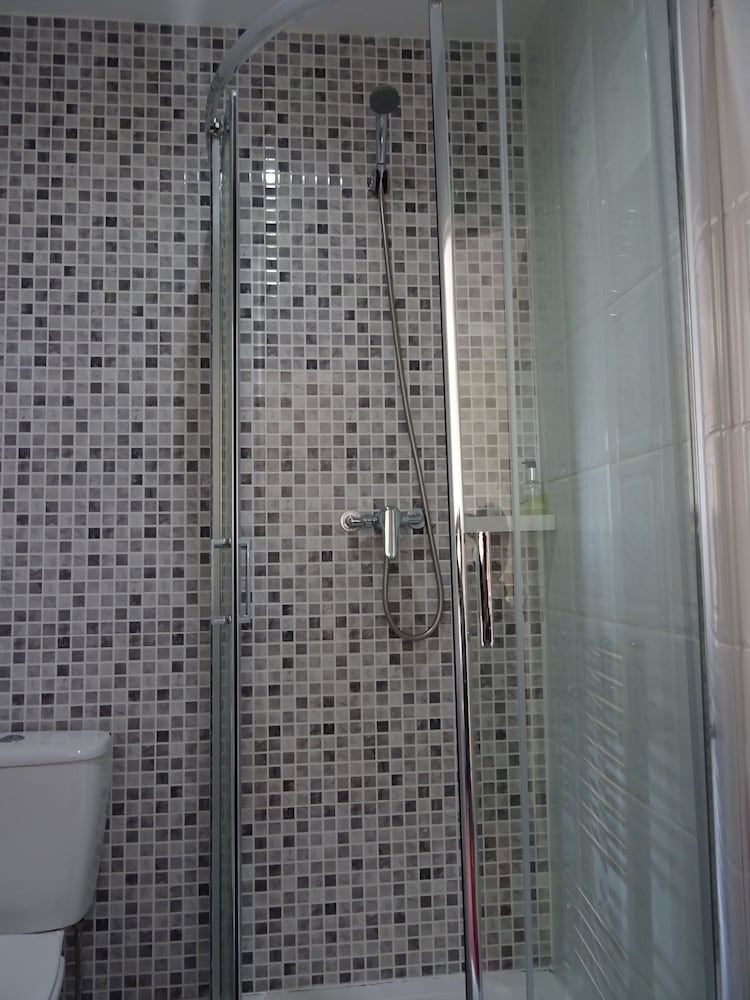 The Gatwick White House Hotel Superior Double Room 9