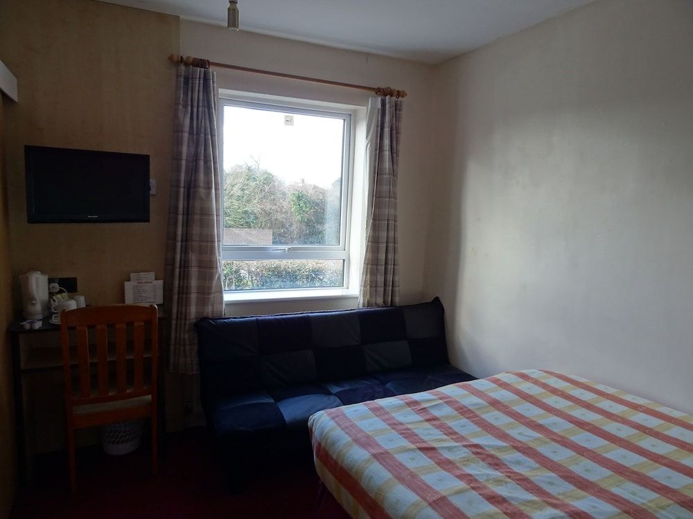 The Gatwick White House Hotel Superior Double Room 2