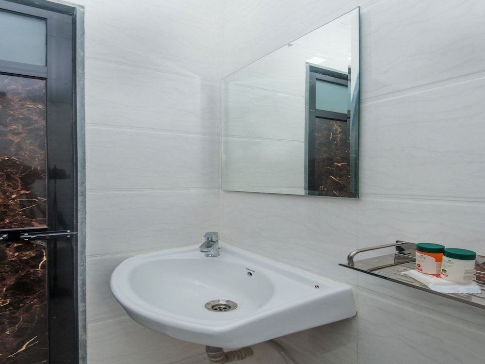 OYO 11511 Hotel Embassy Grand Double or Twin Room 17