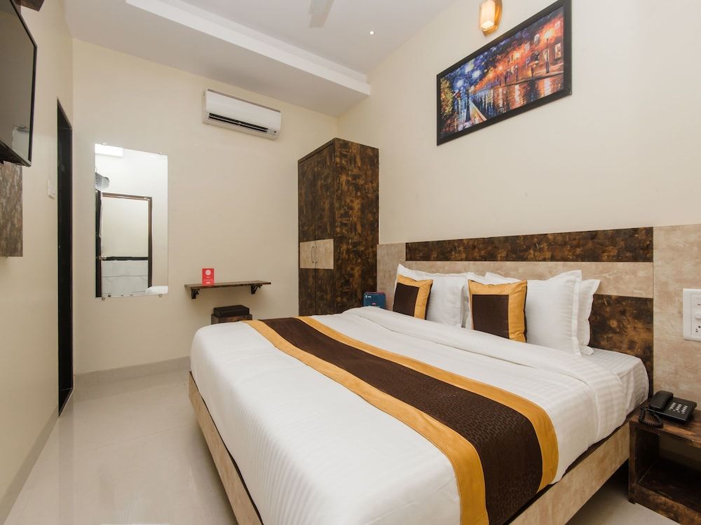 OYO 11511 Hotel Embassy Grand Double or Twin Room 5
