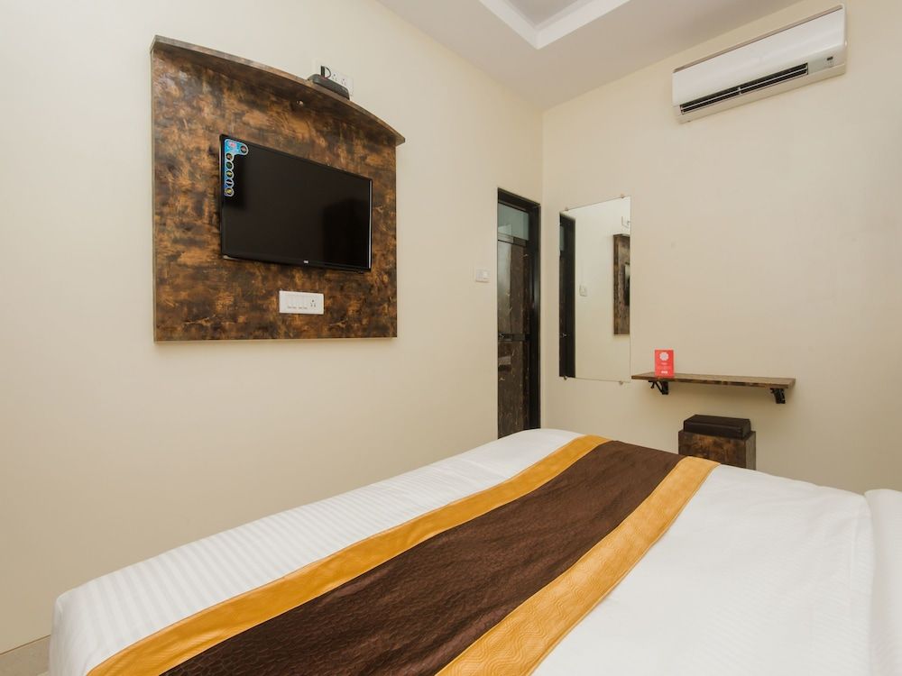 OYO 11511 Hotel Embassy Grand Double or Twin Room 2