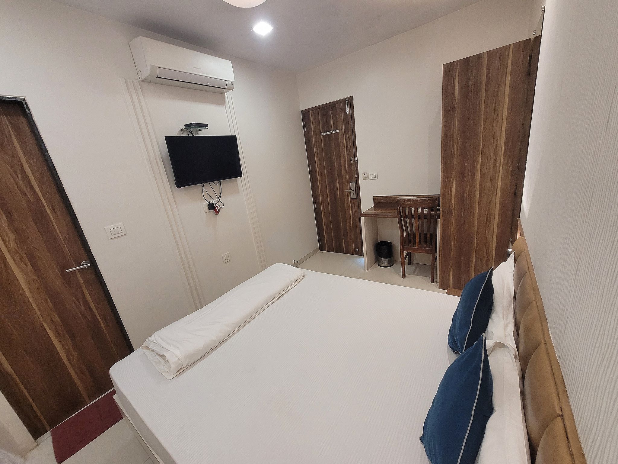 Hotel Heritage - Near Trade Center, Visa Consulate BKC Deluxe Room 5