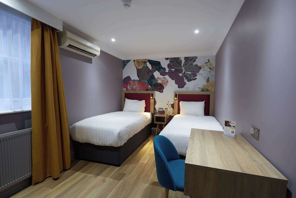 Comfort Inn Victoria Standard Twin Room 4