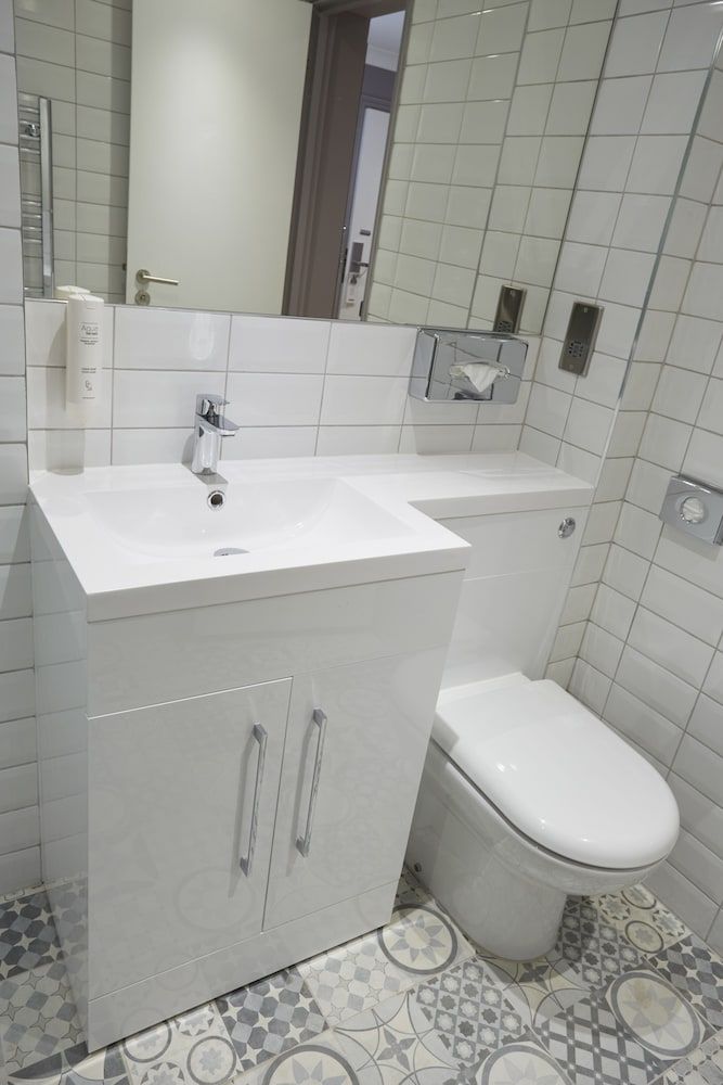 Comfort Inn Victoria Standard Double Room 8