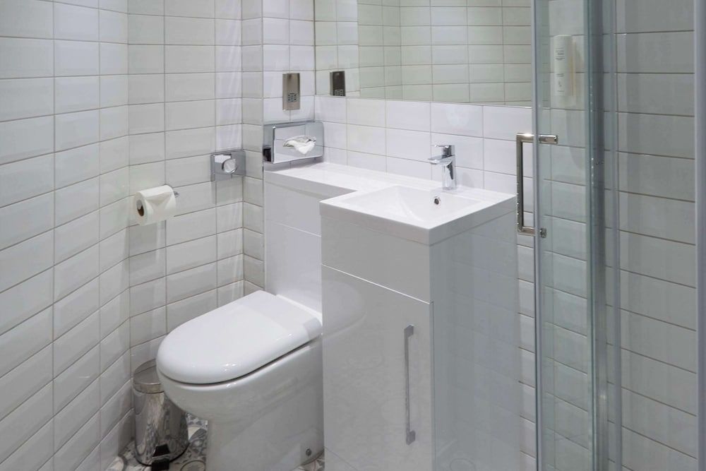 Comfort Inn Victoria Standard Twin Room 10