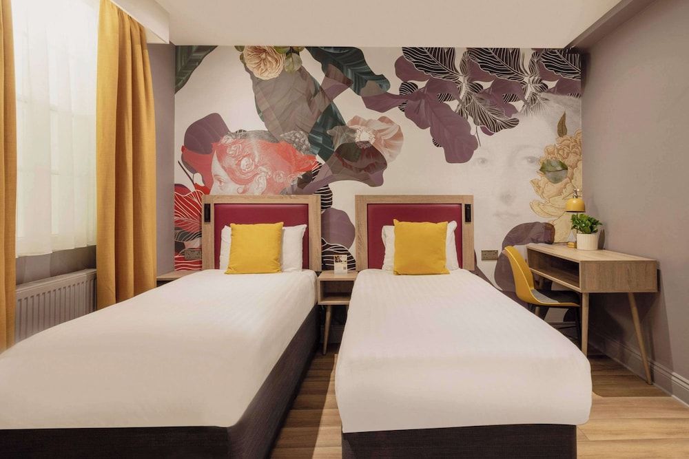 undefined Comfort Inn Victoria