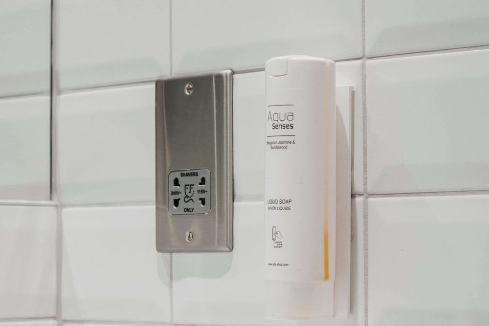 Comfort Inn Victoria Standard Double Room 5