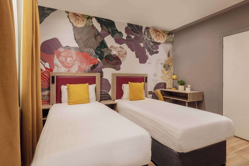 Comfort Inn Victoria Standard Twin Room 5