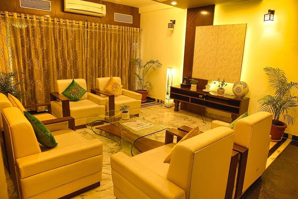 undefined Royal Palms 4